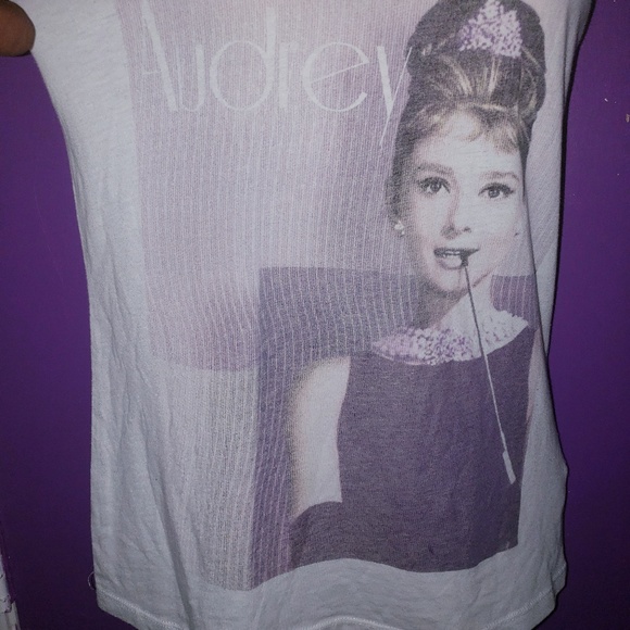 BREAKFAST AT TIFFANYS TANK - Picture 4 of 6